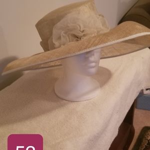 Wide brim, cream hat
